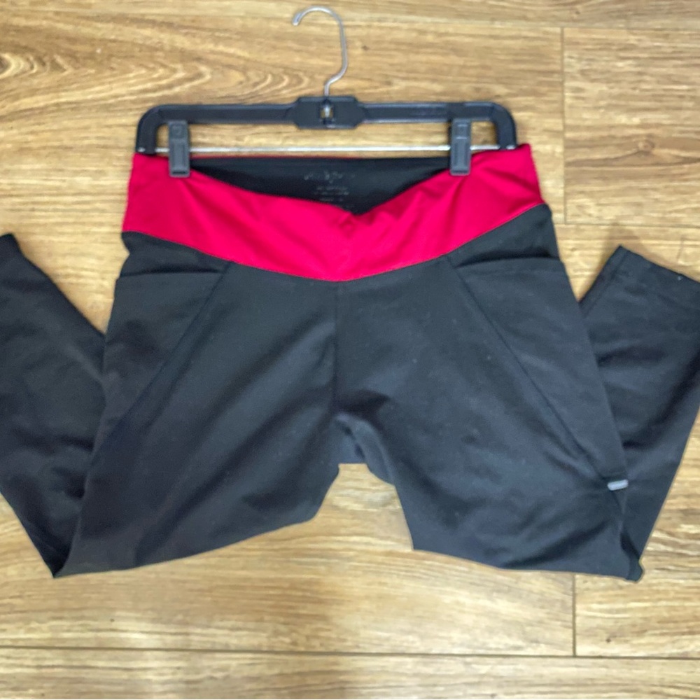 Black and Red Compression Leggings for Active Wear